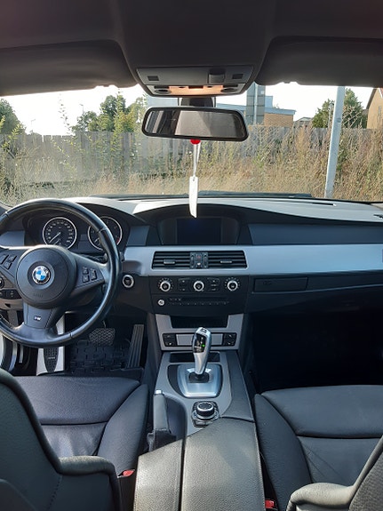 BMW 520d 3 of 4