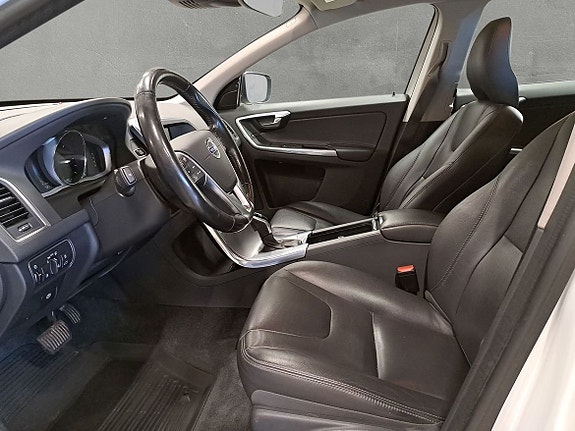 Volvo XC60 5 of 9