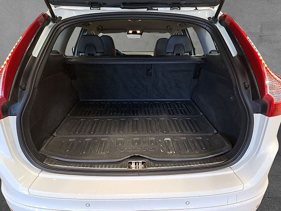 Volvo XC60 7 of 9