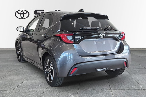 Toyota Yaris 2 of 10