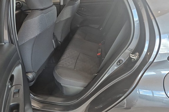 Toyota Yaris 7 of 10