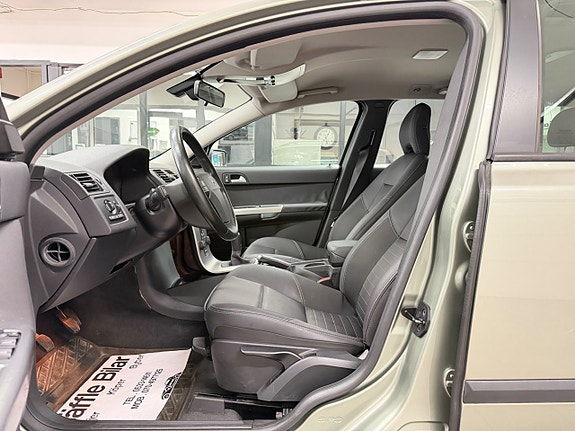 Volvo V50 25 of 30