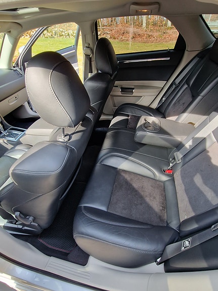 Chrysler 300C 3 of 8