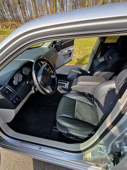 Chrysler 300C 4 of 8