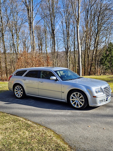 Chrysler 300C 2 of 8