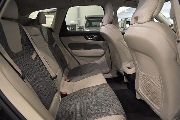 Volvo XC60 13 of 27