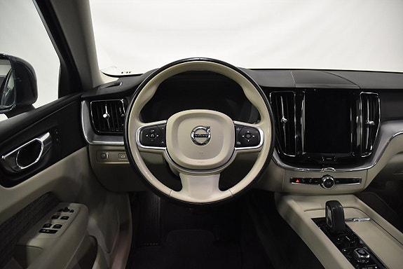 Volvo XC60 2 of 27