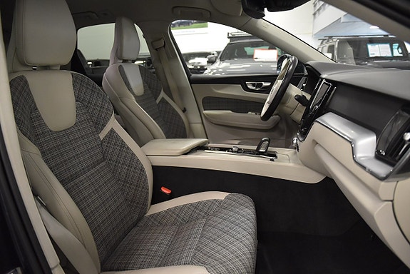 Volvo XC60 12 of 27