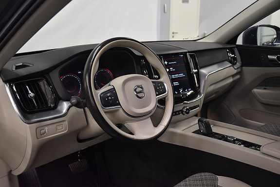 Volvo XC60 8 of 27