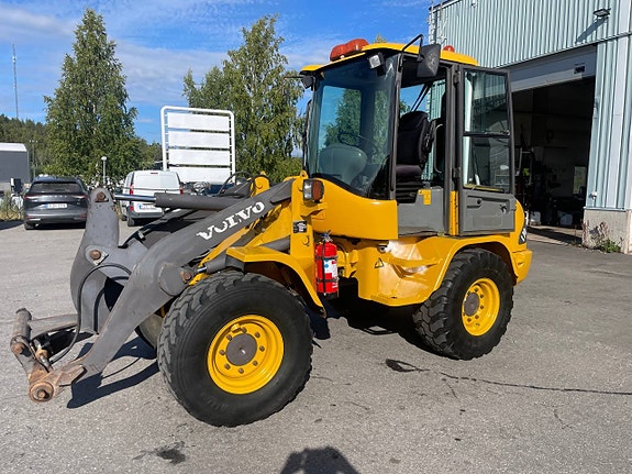 Volvo l30z 4 of 12