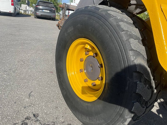 Volvo l30z 12 of 12