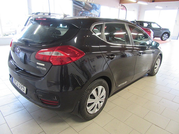 Kia Ceed 3 of 6