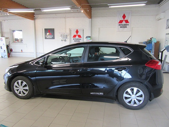 Kia Ceed 2 of 6