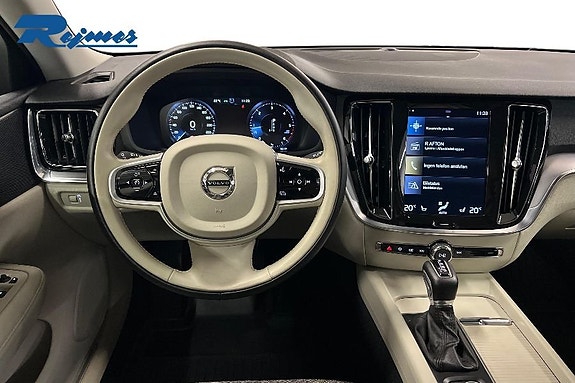 Volvo V60 Cross Country 7 of 14
