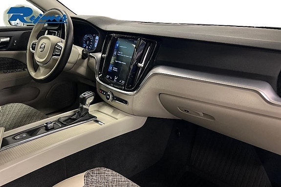 Volvo V60 Cross Country 5 of 14