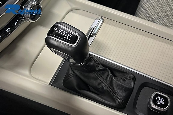 Volvo V60 Cross Country 11 of 14