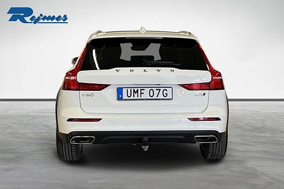 Volvo V60 Cross Country 3 of 14