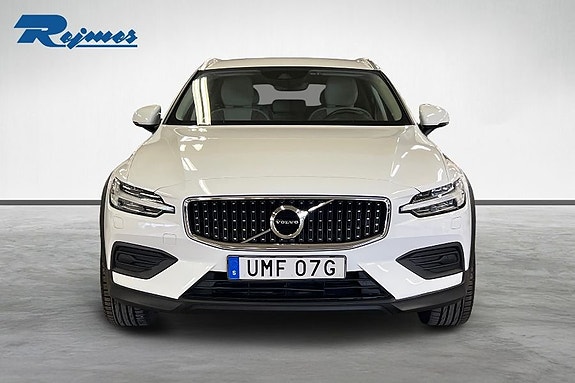 Volvo V60 Cross Country 4 of 14