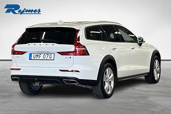 Volvo V60 Cross Country 9 of 14