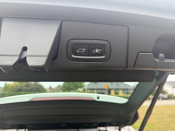 Volvo XC60 12 of 16