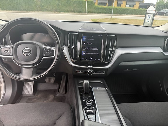 Volvo XC60 11 of 16