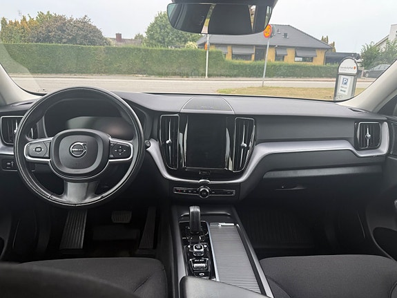 Volvo XC60 8 of 16