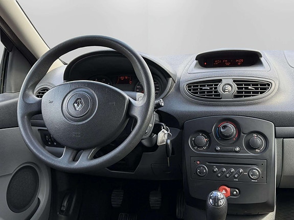 Renault Clio 14 of 21