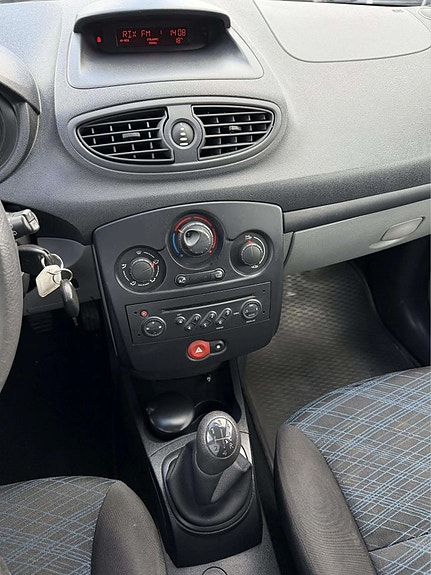 Renault Clio 15 of 21