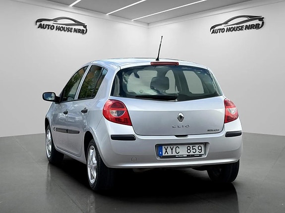 Renault Clio 8 of 21