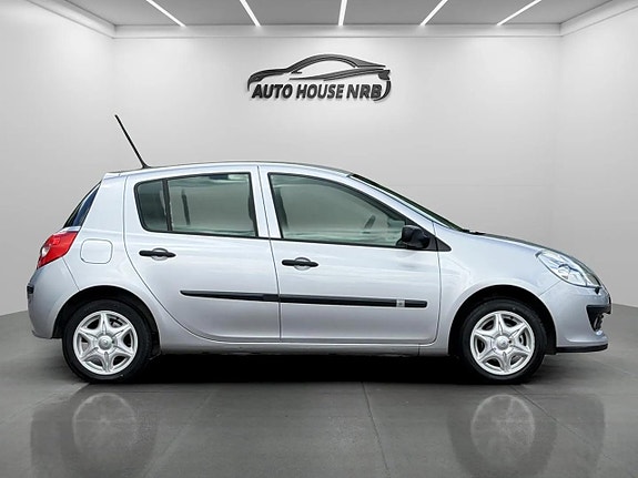 Renault Clio 11 of 21
