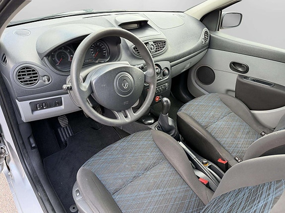 Renault Clio 13 of 21