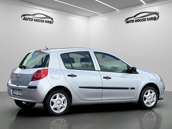Renault Clio 10 of 21