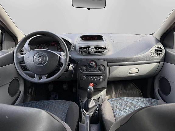 Renault Clio 18 of 21