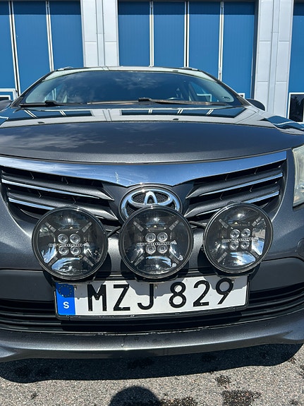 Toyota Avensis 4 of 9