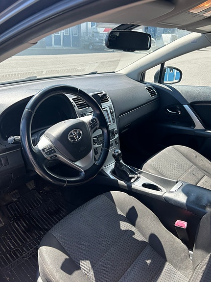 Toyota Avensis 5 of 9