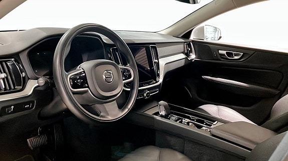 Volvo V60 Cross Country 7 of 17