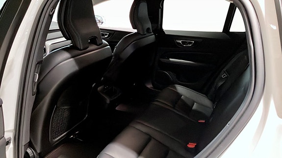 Volvo V60 Cross Country 11 of 17