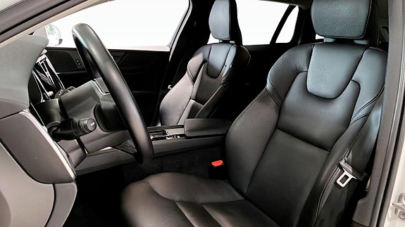 Volvo V60 Cross Country 8 of 17