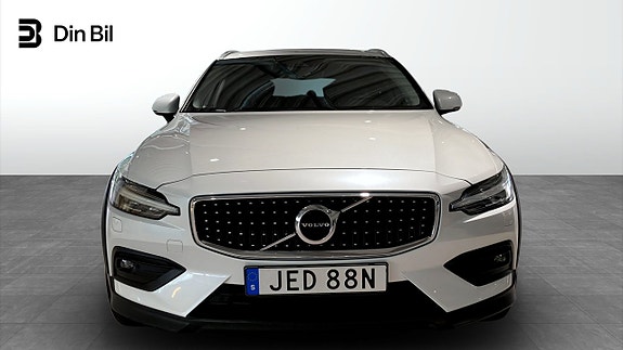 Volvo V60 Cross Country 4 of 17