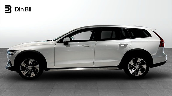 Volvo V60 Cross Country 2 of 17