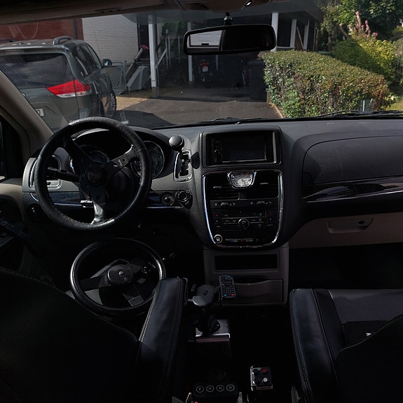 Chrysler Town & Country 14 of 14