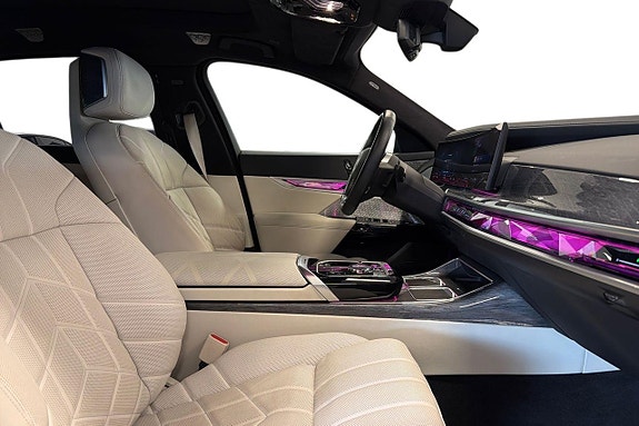 BMW i7 6 of 18