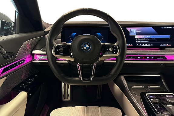 BMW i7 9 of 18