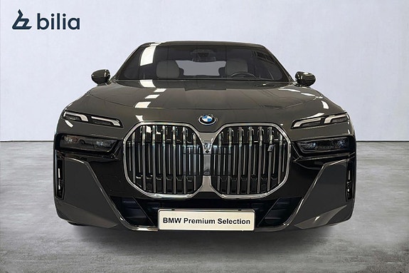 BMW i7 5 of 18