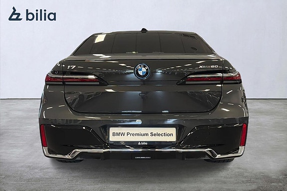 BMW i7 4 of 18