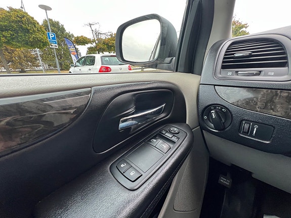 Dodge Grand Caravan 17 of 24