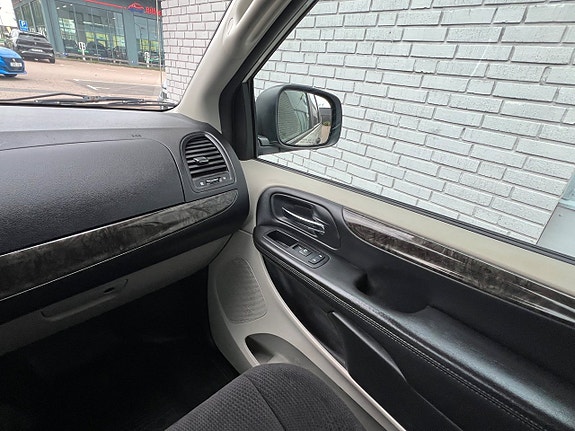 Dodge Grand Caravan 22 of 24