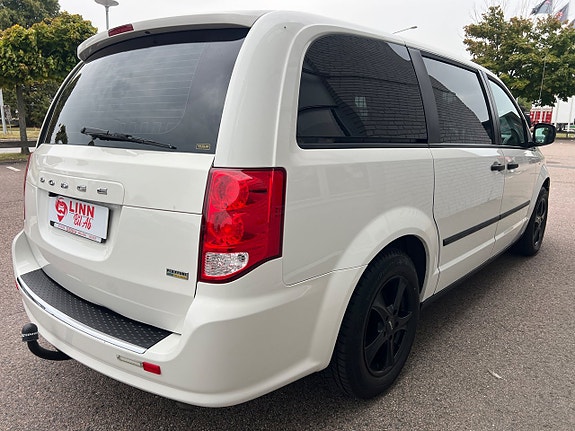 Dodge Grand Caravan 7 of 24