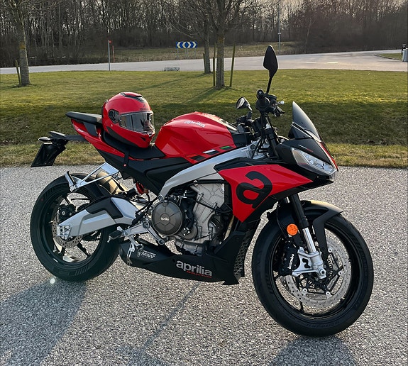 Aprilia Tuono 660 2 of 6