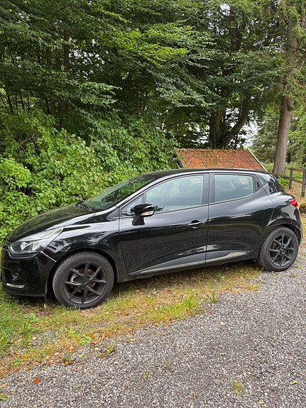 Renault Clio 2 of 6
